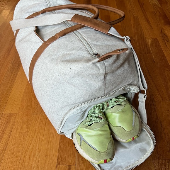 Tern Weekender Travel Bag - Picture 4 of 10